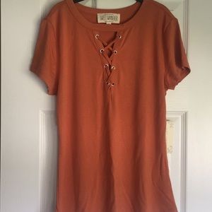 Sweet Wanderer rust colored tee